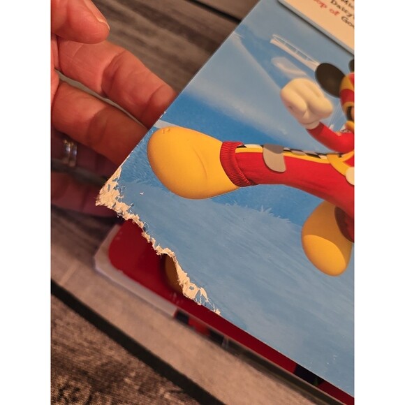 Disney - Mickey and the Roadster Racers - Go, Go, Go! First Look and Find Book - Picture 5 of 6